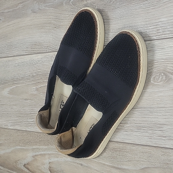 UGG Sammy Black Knit Slip-On Sneakers Size 7 - Picture 1 of 5